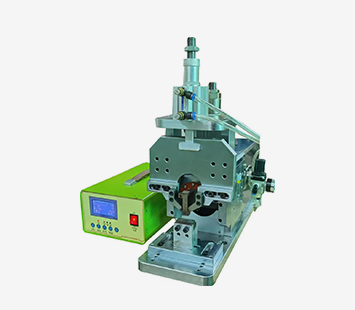 Ultrasonic welding machine for metal terminals